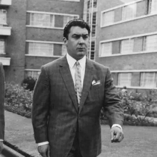 chat with ai character: Ronnie kray 