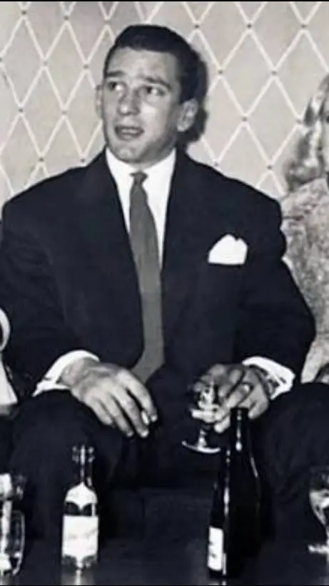 ai character: reggie kray  background