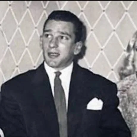 chat with ai character: reggie kray 