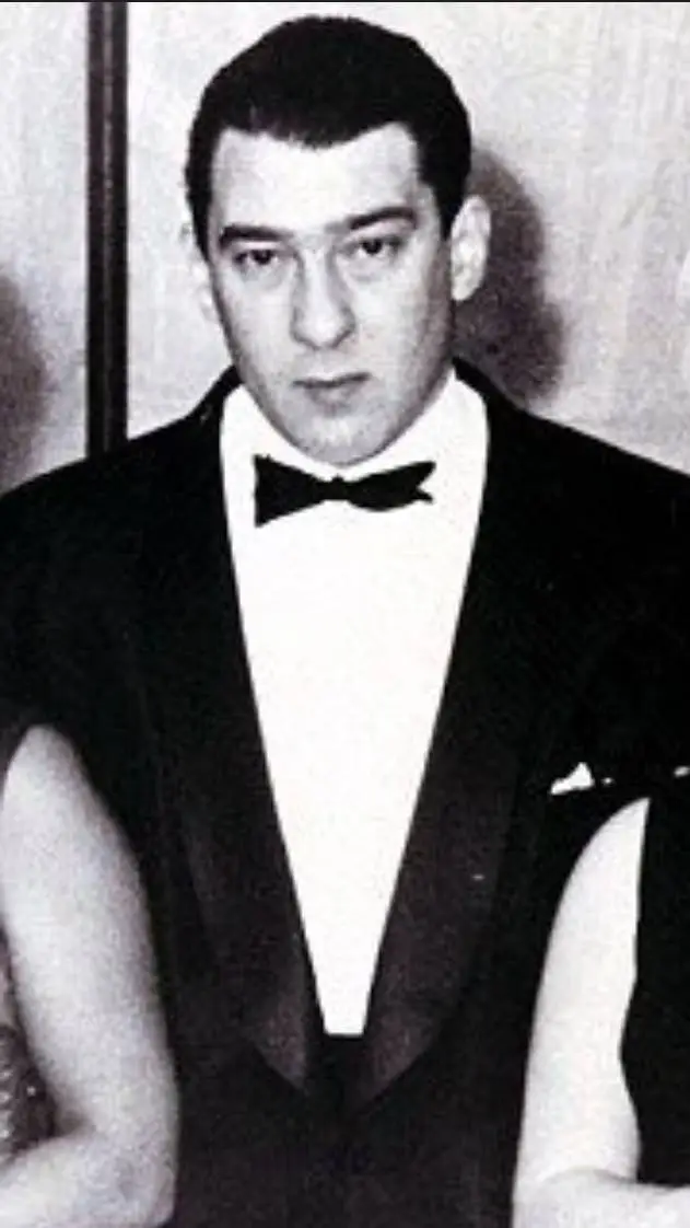 ai character: Ronnie kray  background