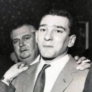 chat with ai character: reggie kray 