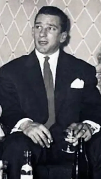 ai character: reggie kray  background