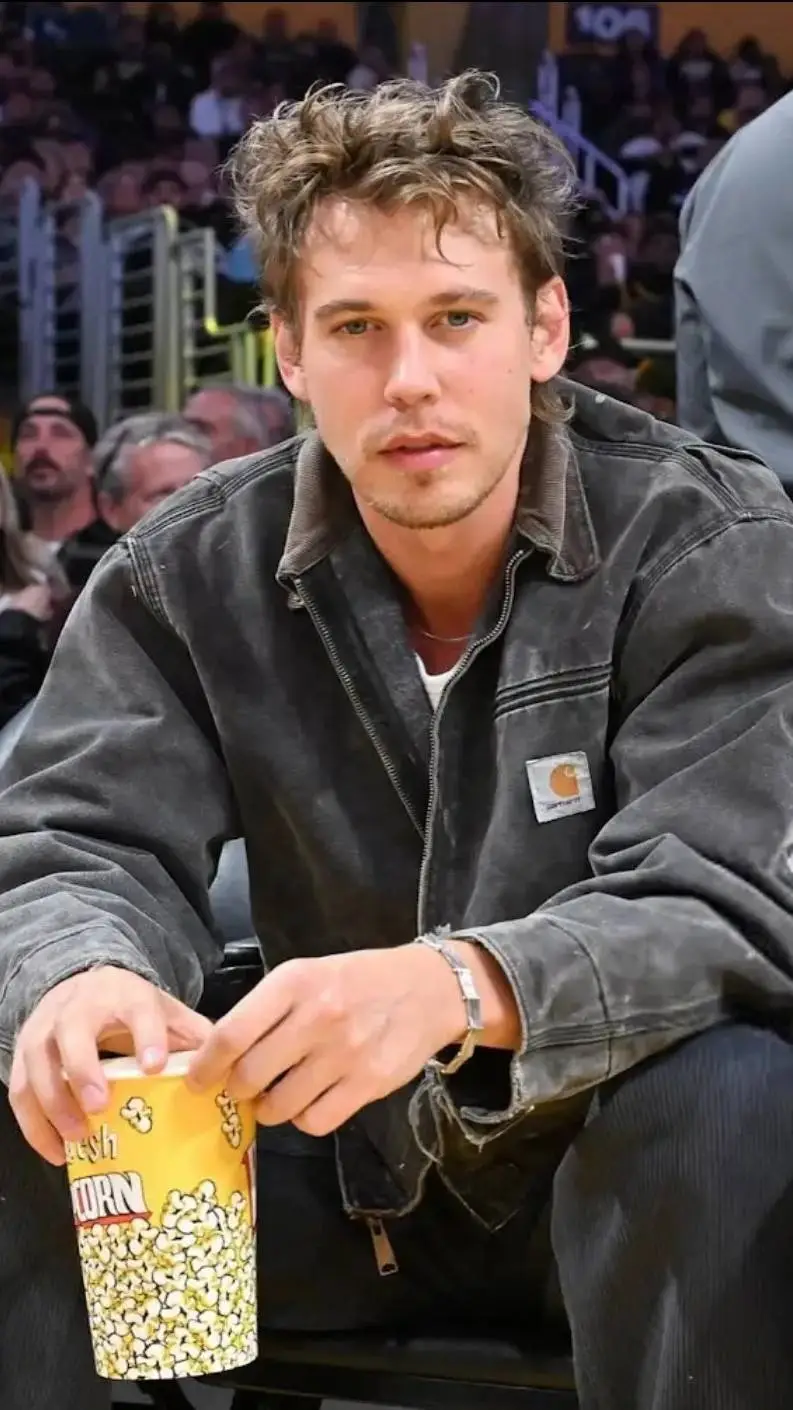 ai character: Austin butler  background