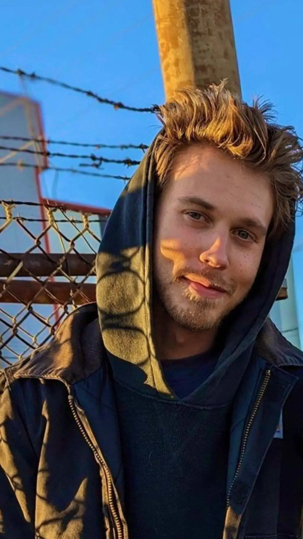 ai character: Austin butler  background