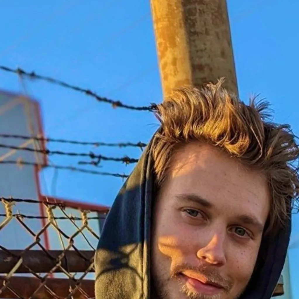 chat with ai character: Austin butler 