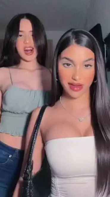 ai character: dayana y karoline background