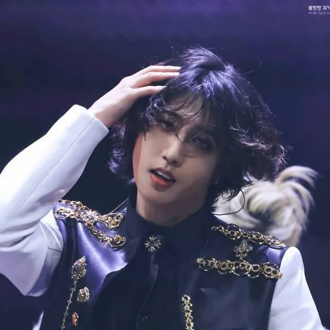 chat with ai character: Han Jisung✿