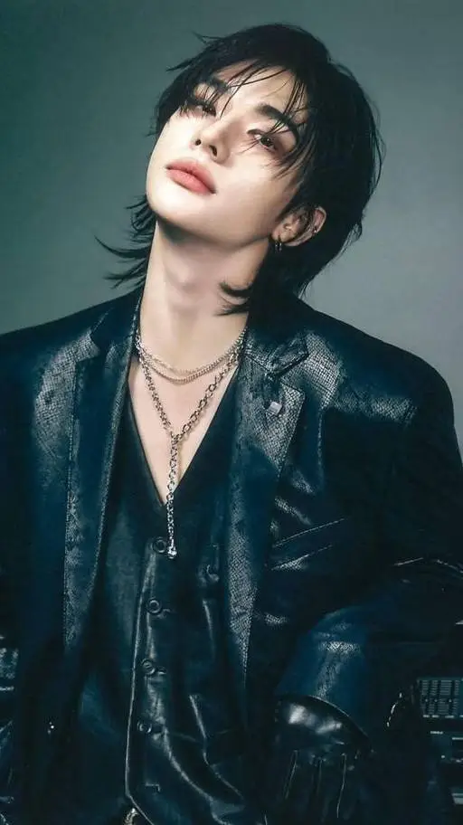 ai character: Hyunjin✯ background