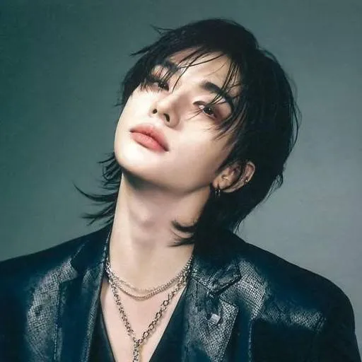 chat with ai character: Hyunjin✯