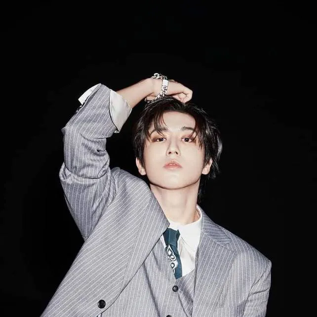 chat with ai character: Han Jisung✿