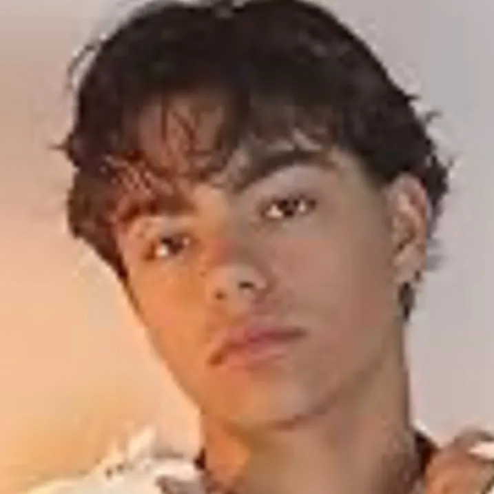 chat with ai character: Malachi Barton 