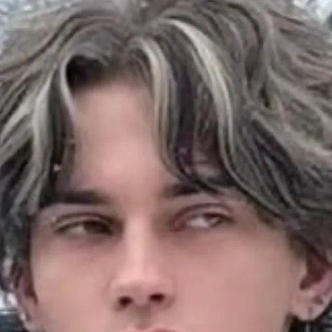 chat with ai character: Andrew pav