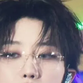 chat with ai character: minghao 