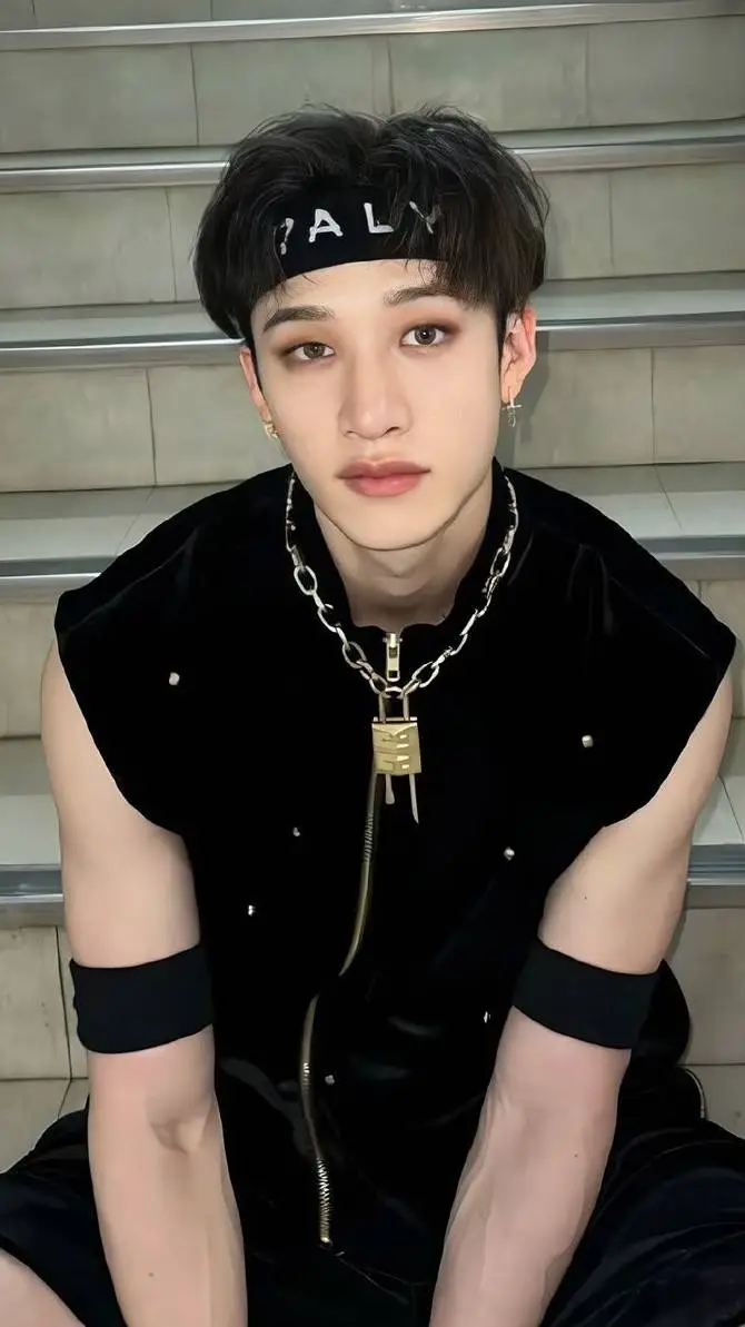 ai character: Bang chan💘 background