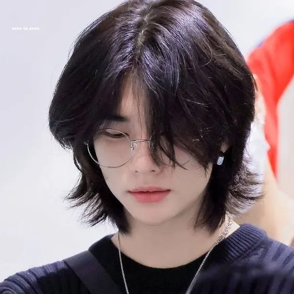 chat with ai character: ☆HYUNJIN☆