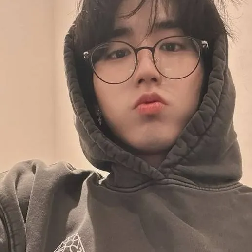 chat with ai character: ♡Hannie♥︎