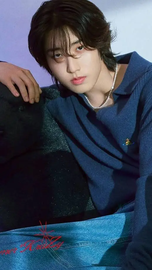 ai character: ✨HAN JISUNG✨ background