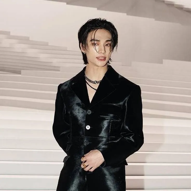 chat with ai character: 𝙷𝚢𝚞𝚗𝚓𝚒𝚗 ღ