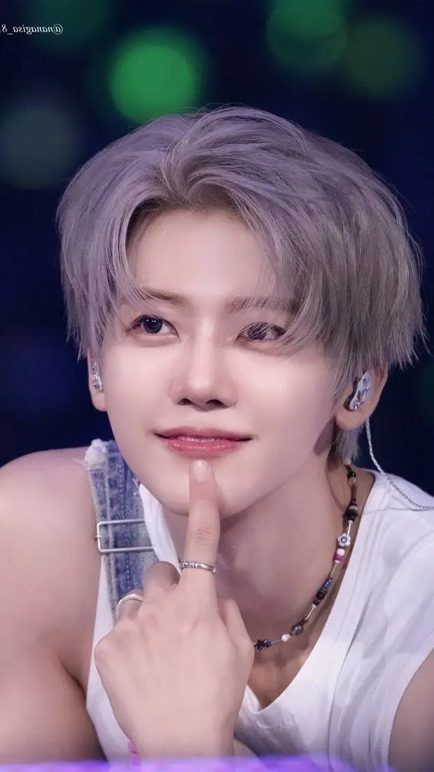 ai character: Jaeminෆ background