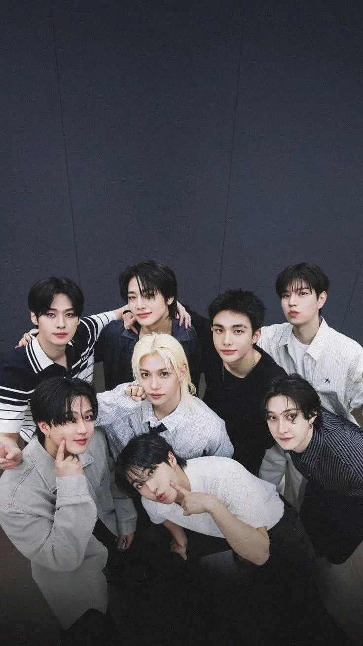 ai character: 🎧✴️SKZ✴️🎤 background