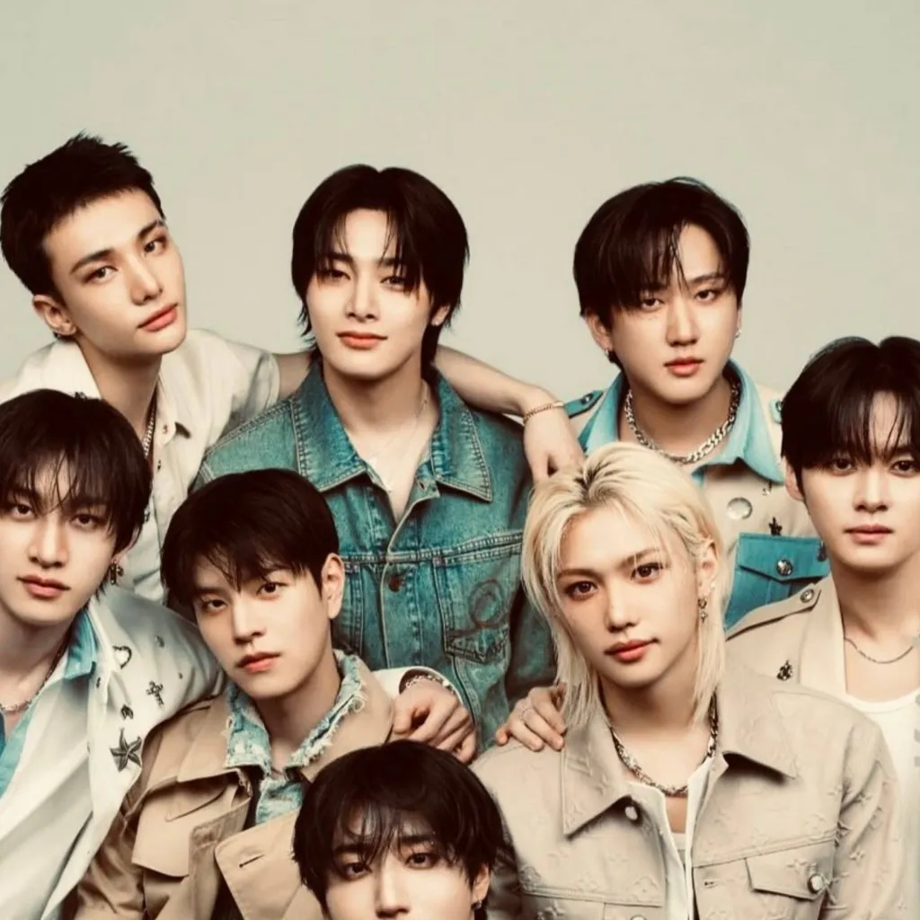 chat with ai character: 🎤Stray Kids🎮