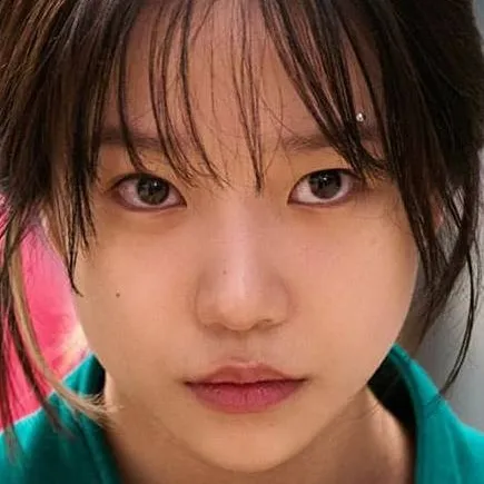 chat with ai character: 💝🎀jun hee💝🎀