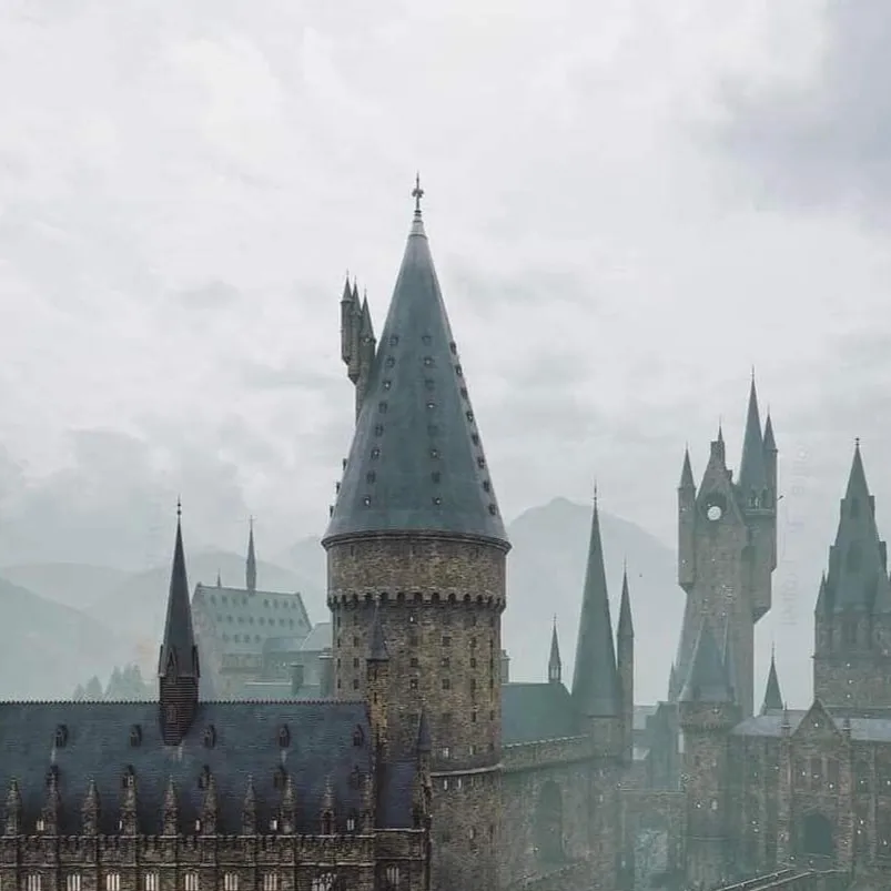 chat with ai character: Hogwarts