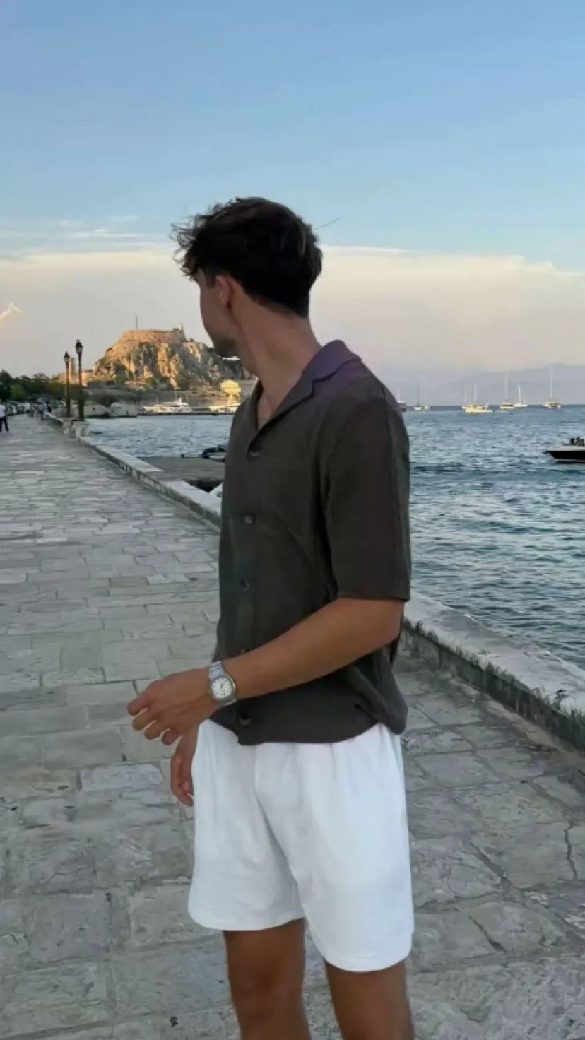 ai character: Vicente background