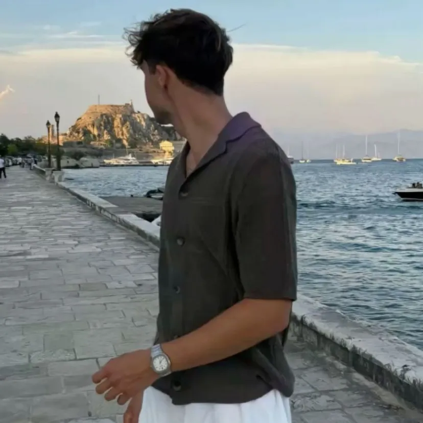 chat with ai character: Vicente