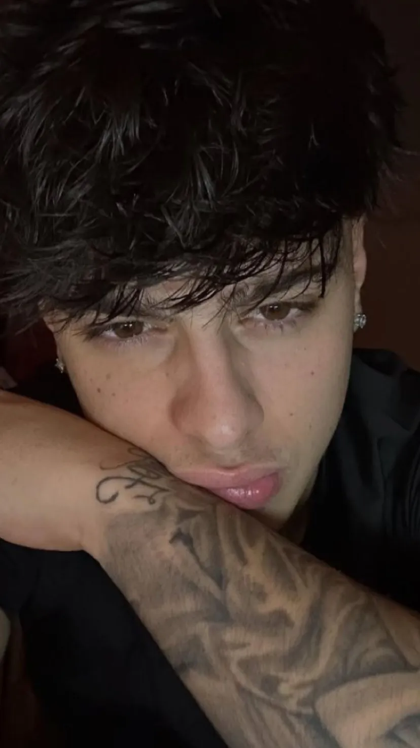 ai character: João🔥 background