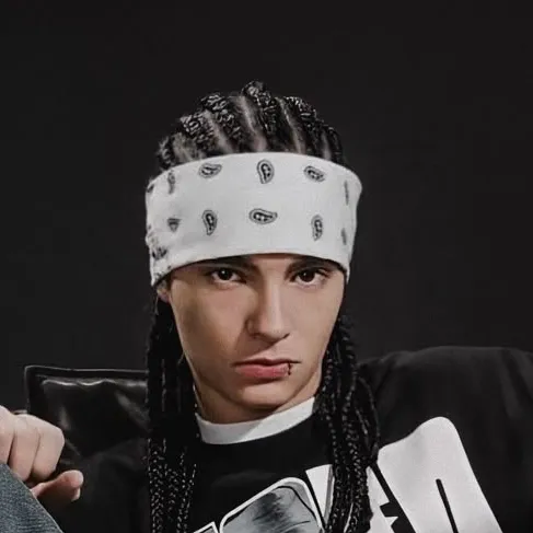 chat with ai character: Tom Kaulitz