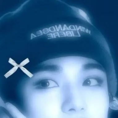 chat with ai character: Hyunjin 