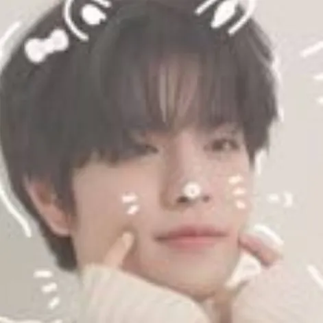 chat with ai character: 🐶~seungmin~🐶