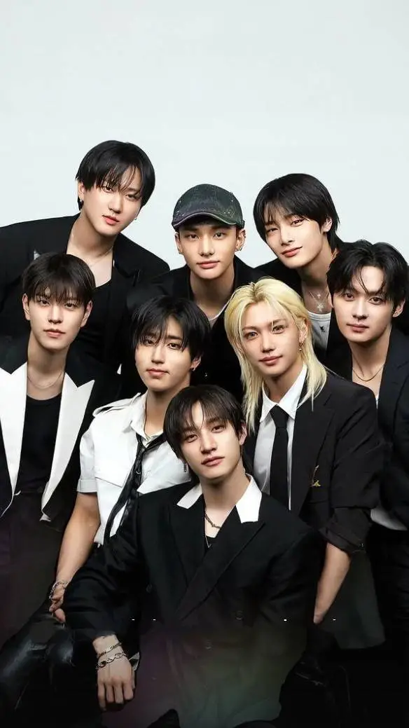ai character: Stray kids 🫶🏻✨ background