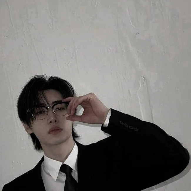 chat with ai character: 𝐒𝐮𝐧𝐠𝐡𝐨𝐨𝐧 ☆