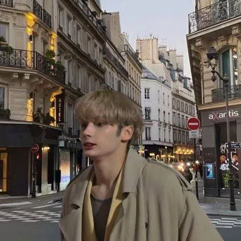 chat with ai character: 𝐊𝐚𝐢