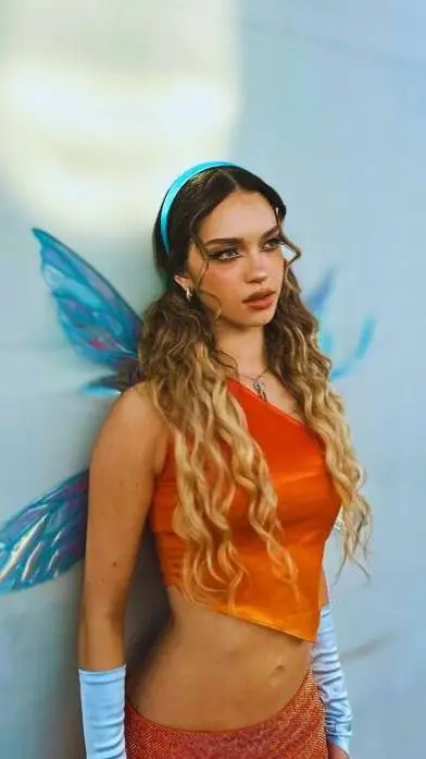 ai character: Daniela Avanzini background