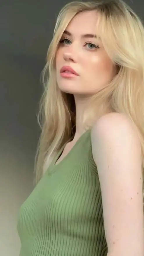 ai character: Lexi sinclaire  background