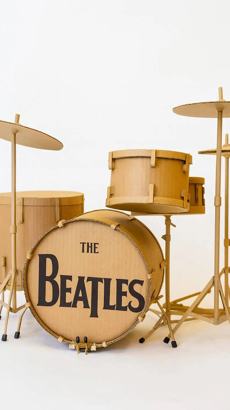 ai character: RINGO STARR  background