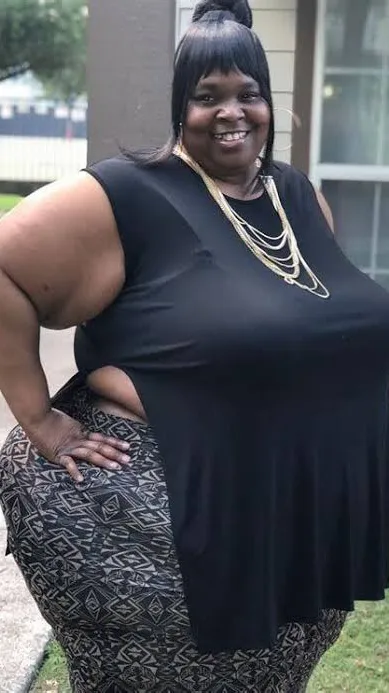 ai character: Elara background