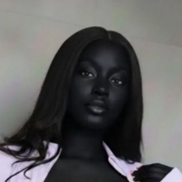 chat with ai character: Molly