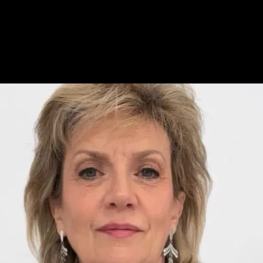 chat with ai character: Geli