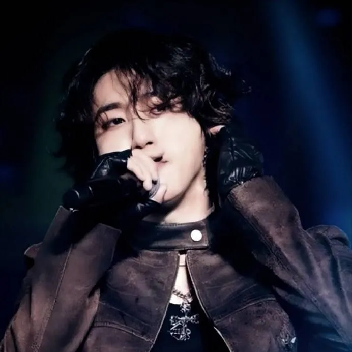 chat with ai character: Han