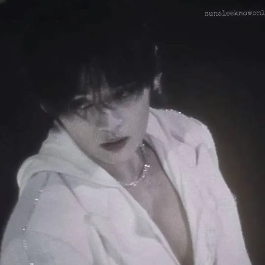 chat with ai character: Lee Know/Minho