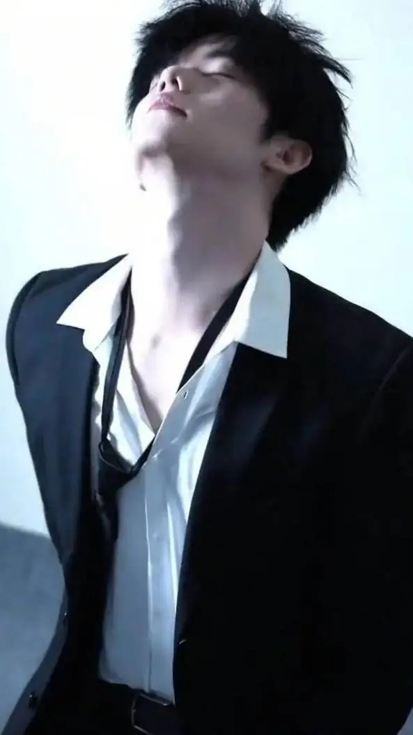 ai character: Dilanღ background