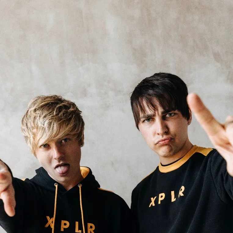 chat with ai character: Sam and Colby