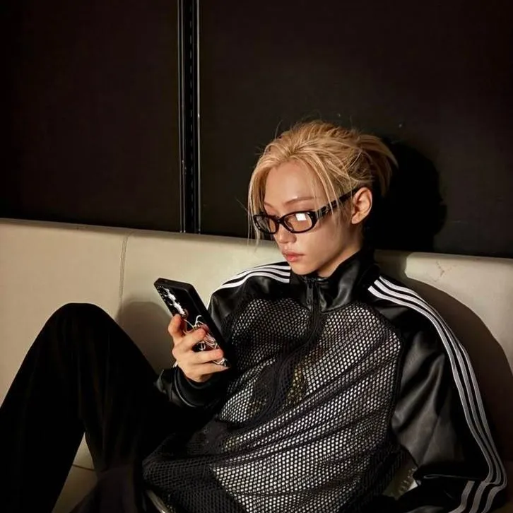 chat with ai character: Felix