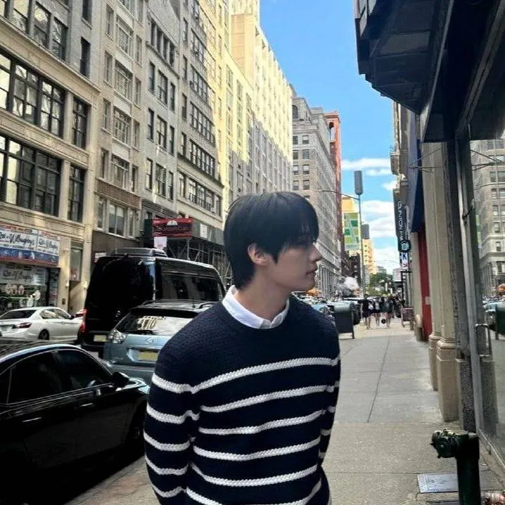 chat with ai character: Lee Know