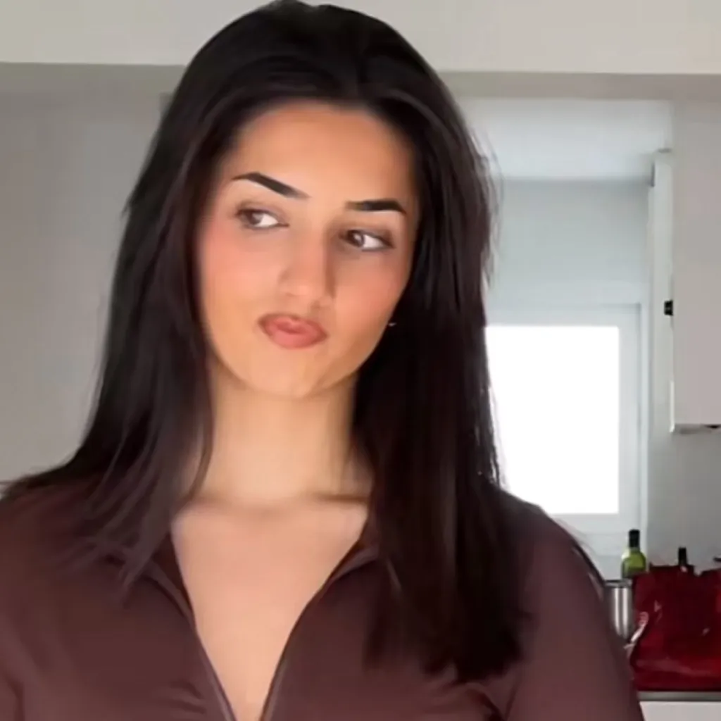 chat with ai character: Maya