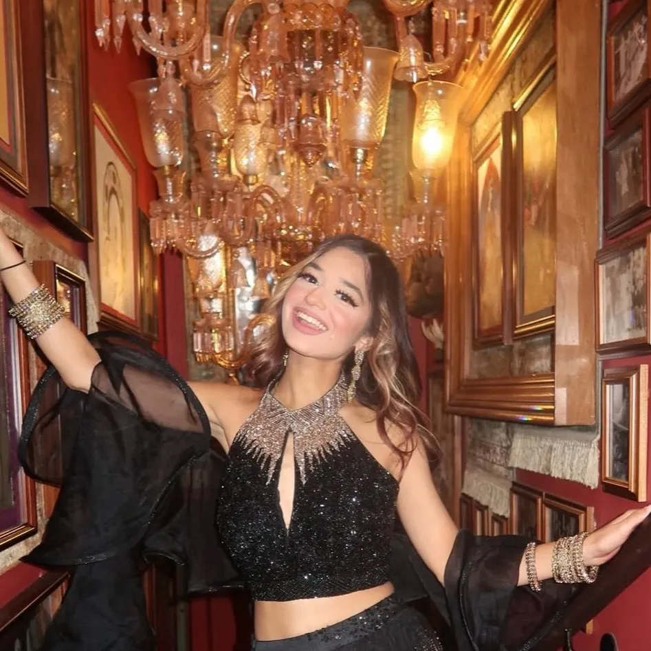 chat with ai character: Shivani Khosla